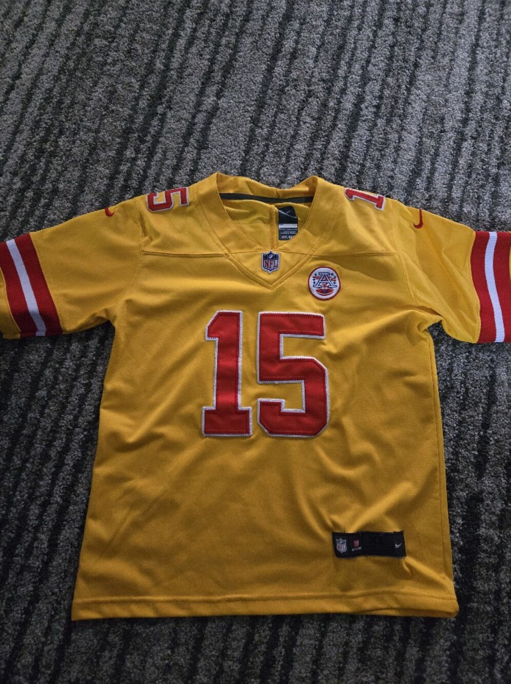 Nike XL Kids Kansas City Chiefs Football Jersey Patrick Mahomes